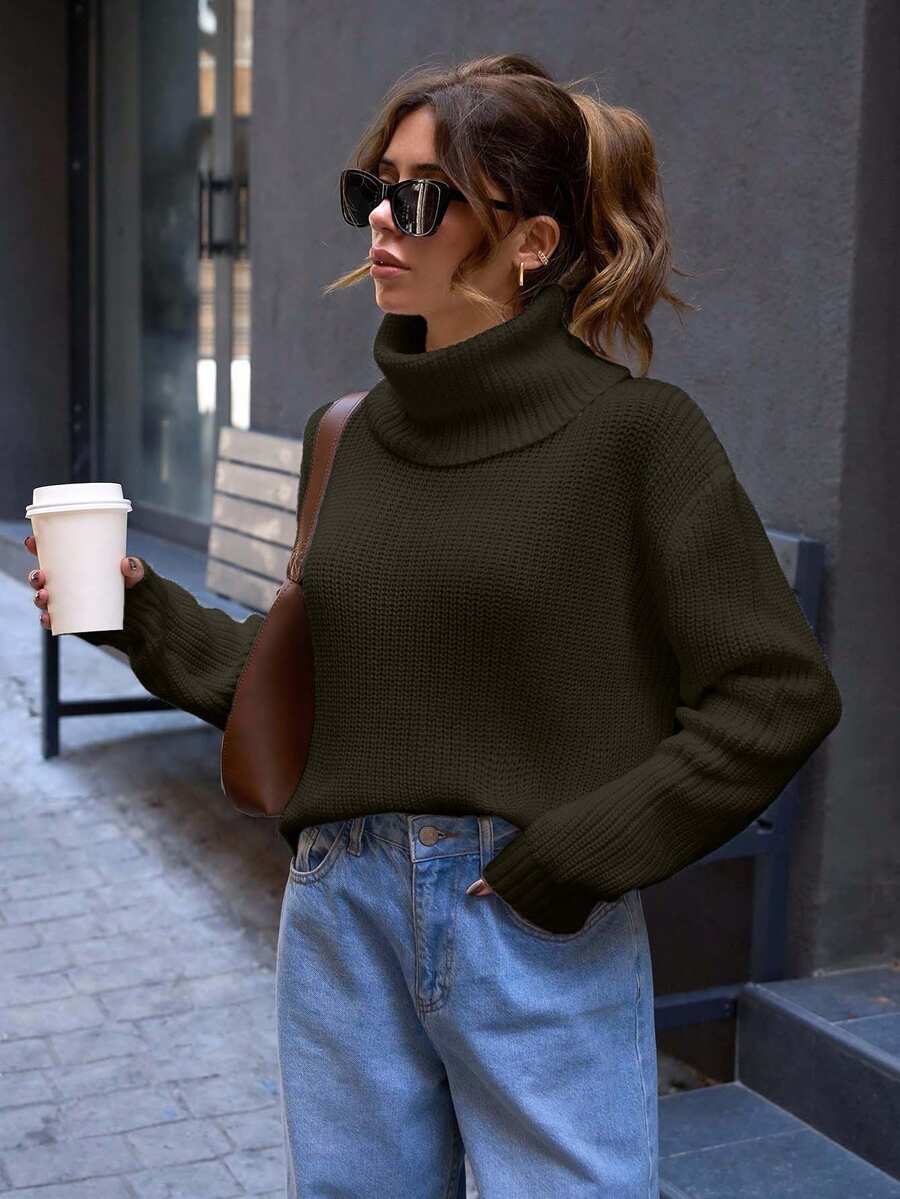 EURMUSE Casual Turtle Neck Plain Crop Sweater - Hijau Tentara - View 1