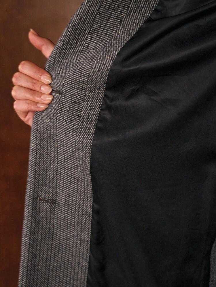 ABRIGO CRUZADO CON BORDADO DE LANA