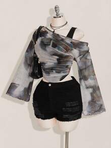 SHEIN ICON Women's Plus Size Sexy Autumn And Winter Millennial Style Y2K Bohemian Style Gradient Pattern Print Off-Shoulder False Two-Piece Curved Hem Waist Pleated Flared Sleeves Long-Sleeved Blue-Gray Slim T-Shirt