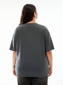 SHEIN EZwear 大码女式夏季休闲复古汽车图案圆领短袖宽松大码T恤 - 灰色 - 查看 5