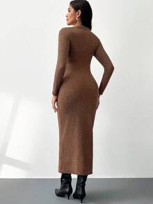 MaterniWear Vestido casual ajustado de manga larga con diseño de cuello asimétrico y unicolor para maternidad - Marrón Mocha - Ver 3