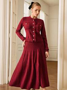 Aveloria Rosie 勃艮第流苏金属纽扣开衫和褶皱 A 字中长裙两件套，优雅百搭的女士针织毛衣套装，秋冬、圣诞节、新年 - 紅色 - 查看 3