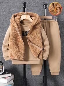 SHEIN 3 件套年轻男孩休闲卡其色纯色字母图案长袖连帽衫、蓬松背心夹克、松紧腰裤三件套服装，秋冬 - 卡其色 - 查看 3