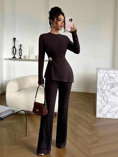 Siren Gaze Eleganta höstkläder för kvinnor, höstvinterkläder 2025 nya lyxiga gamla pengar-stil ribbad metalldekor slim fit långärmad t-shirt och byxor 2-delat set, avslappnade arbetskläder, lämpliga för Halloween jul nyår thanksgiving, med paljettliknande chica detaljer (metalldekor), inspirerad slim fit, elegant & avslappnad & lyxig stil, perfekta höstkläder för kvinnor, höstkläder för kvinnor, vinterkläder för kvinnor oumbärliga