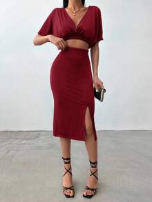 EURMUSE Ensemble 2 pièces pour femmes avec Top à col V profond et manches courtes, et jupe fendue à ourlet - Rouge foncé - Voir 3