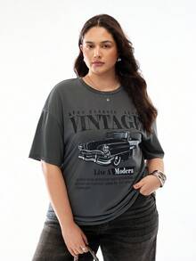 SHEIN EZwear 大码女式夏季休闲复古汽车图案圆领短袖宽松大码T恤 - 灰色 - 查看 4