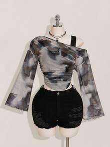 SHEIN ICON Women's Plus Size Sexy Autumn And Winter Millennial Style Y2K Bohemian Style Gradient Pattern Print Off-Shoulder False Two-Piece Curved Hem Waist Pleated Flared Sleeves Long-Sleeved Blue-Gray Slim T-Shirt