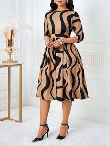 SHEIN Lady 女式圆领 3/4 袖波浪条纹褶皱设计优雅短款连衣裙 - 彩色 - 查看 4