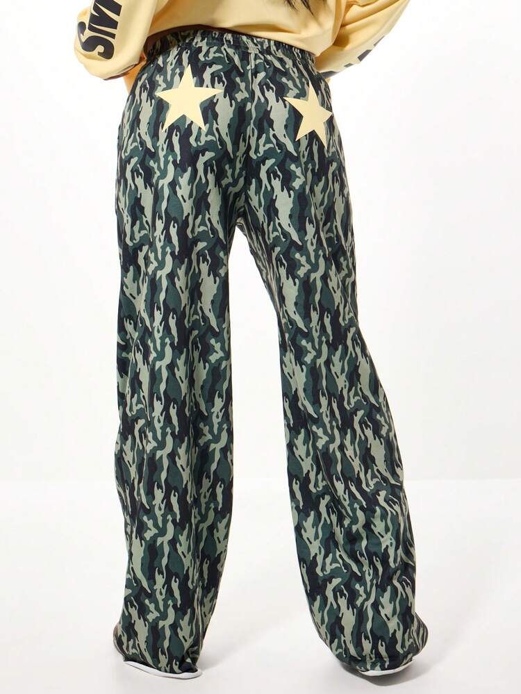 SUMWON WOMEN Oversized Camouflage Wide Leg Cargo Pants With Star Detail Patch Fall Winter Casual Street Style Slouchy Bottoms