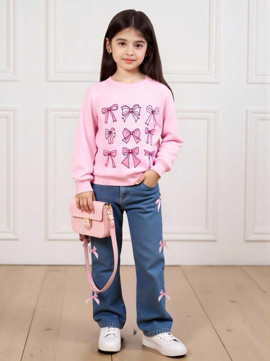 SHEIN 2 件套女童运动衫套装,时尚蝴蝶印花运动衫和水洗牛仔长裤 - 粉色 - 查看 1