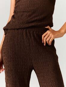 MISSGUIDED 纹理弹力面料套装，搭配高领上衣和阔腿裤，秋冬精致两件套现代时尚套装 - 巧克力棕 - 查看 4