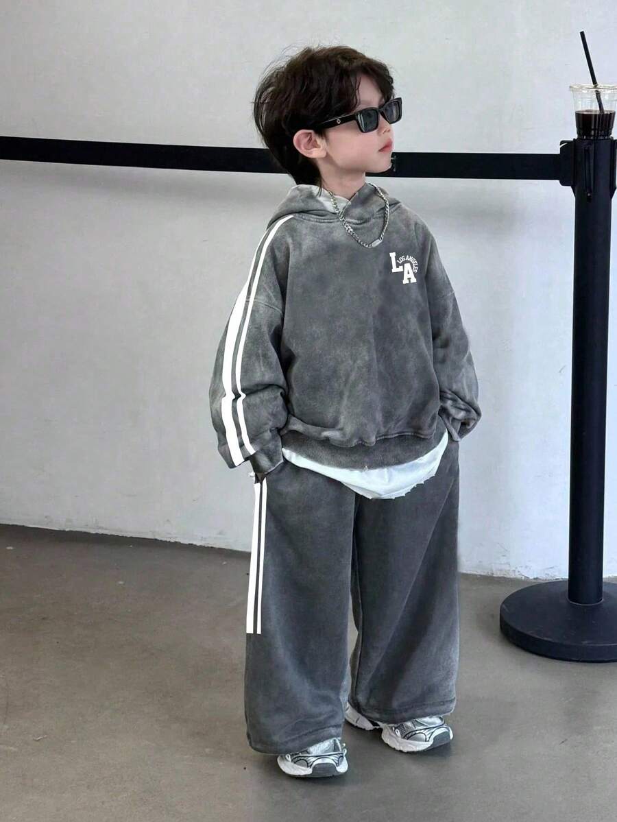 SHEIN Little Byeori 2 件青少年男童休闲街头时尚韩版雪花连帽运动衫和纯色松紧腰运动裤套装，适合返校、生日、迎婴派对、节日派对、秋冬季