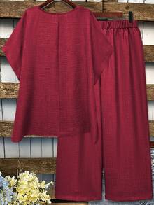 EMERY ROSE Plus Size Women Casual Solid Color Minimalist Short Sleeve Top & Pants 2 Pieces Set - Burgundy - View 2