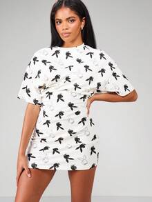 Missguided x Playboy Robe t-shirt mini à imprimé surdimensionné avec taille cintrée, fronces flatteuses sur les côtés, manches courtes, pour un port casual au quotidien au printemps et en été - Noir et Blanc - Voir 4