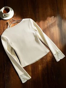 Áo thun nữ tay dài chất liệu nỉ ren tối giản tương phản khi đi làm - Màu be - Xem 2
