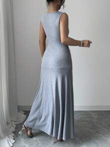 SHEIN Elenzya Women's New Gray Elastic Knit Round Neck Sleeveless Waist Cinched A-Line Fish Tail Hem Fitted Maxi Dress With Handcrafted Pearl Detail, Elegant Casual Versatile Everyday Wear, Minimalist Commute Fashion, Autumn/Winter - Grey - View 2