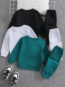SHEIN 6 件/套年轻男孩儿童休闲可爱字母图案圆领运动衫和宽松裤子 2 件套，多件装 3 种款式，适合通勤、上学、日常休闲、旅行、运动、春、夏、秋、冬四季男孩冬季套装男孩运动服套装男孩冬季服装套装，绿色、复古、狂欢、圣诞节 - 彩色 - 查看 2