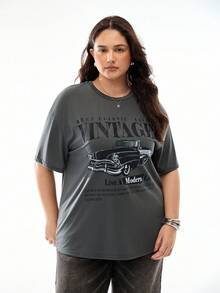 SHEIN EZwear 大码女式夏季休闲复古汽车图案圆领短袖宽松大码T恤 - 灰色 - 查看 3