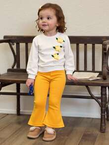 SHEIN 2pcs Baby Girls' Cute 3D Flower Decor Flared Pants And Long Sleeve Sweatshirt Casual Outfit