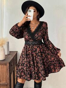 SHEIN Frenchy Abito lungo con scollo a V, stampa floreale, inserti in pizzo e maniche lunghe, taglie comode