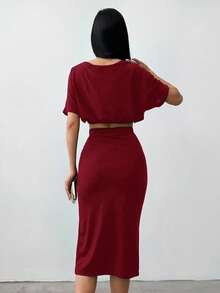 EURMUSE Ensemble 2 pièces pour femmes avec Top à col V profond et manches courtes, et jupe fendue à ourlet - Rouge foncé - Voir 2