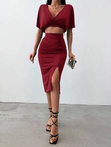 EURMUSE Ensemble 2 pièces pour femmes avec Top à col V profond et manches courtes, et jupe fendue à ourlet - Rouge foncé - Voir 4
