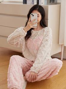 SHEIN Set de 2 piezas de pijama de invierno para adolescentes con parte superior de cuello redondo de manga larga y pantalones de felpa suave con patrón de diamantes reversible, diseño de bordado de mariposa, cómodo y amigable con la piel - Multicolor - Ver 7