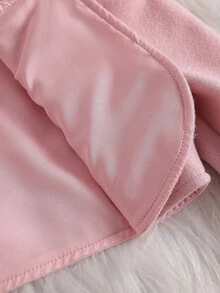 SHEIN 女婴纯色短款碎花外套、A字连衣裙及配套贝雷帽三件套。采用3D立体碎花装饰，优雅可爱。A字版型适合各种宝宝体型。无论是外出、玩耍还是拍照，都能让您的小公主闪耀全场。 - 粉色 - 查看 7