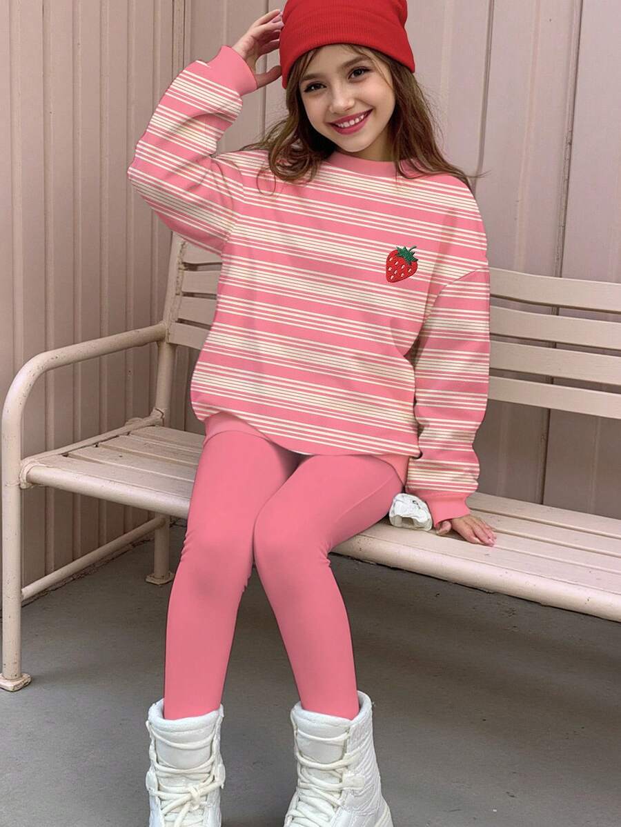 SHEIN Leap Crew 2 件套 Tween 女童休闲奶油粉色条纹迷你标志草莓印花运动衫和紧身裤套装,多巴胺颜色,舒适圆领长袖,适合秋冬季 - 彩色 - 查看 1