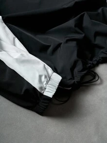 Manfinity Campus Court 男士休闲立领长袖夹克，防风/户外，撞色设计半拉链立领夹克，字母图案，可调节抽绳下摆，适合日常穿着、户外活动、运动、休闲、上学、聚会、音乐节、秋季、朋克风等场合。 - 黑色 - 查看 7