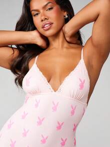 Missguided x Playboy 徽标连体衣短款连体衣，带 V 领蕾丝边，全身印花，派对休闲节日俱乐部服装 - 粉色 - 查看 4