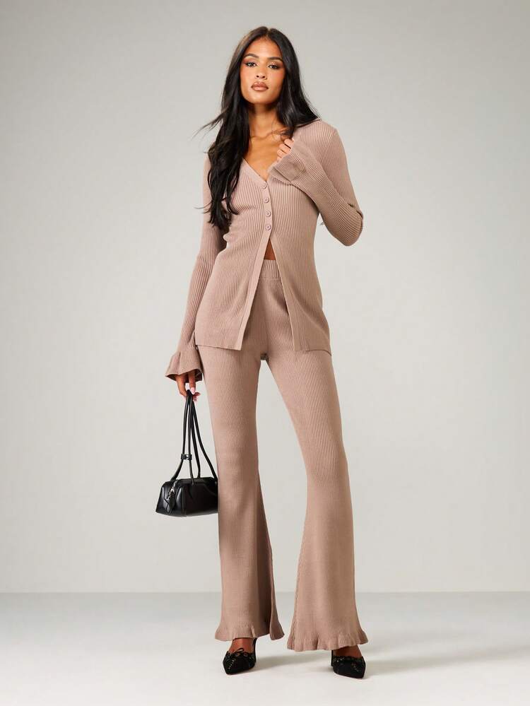 MISSGUIDED Gerippter Strick-Knopf-Vorder-Glockenärmel-Cardigan, weite Hose Set für Winter und Herbst, lässiger Langarm Co-Ord mit Rüschenkante für Feiertage und Loungewear