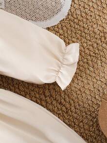 SHEIN 1 pieza Vestido beige dulce para niñas con cuello oversize, decoración de oso y lazo, vestido de princesa de manga larga, otoño/invierno