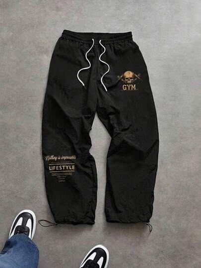 Sport MetroGents Pantalones de chándal holgados con cordón en la cintura, estampado de lema y calavera para hombres. Pantalones de gimnasio tipo jogger, pantalones de chándal sueltos de color negro