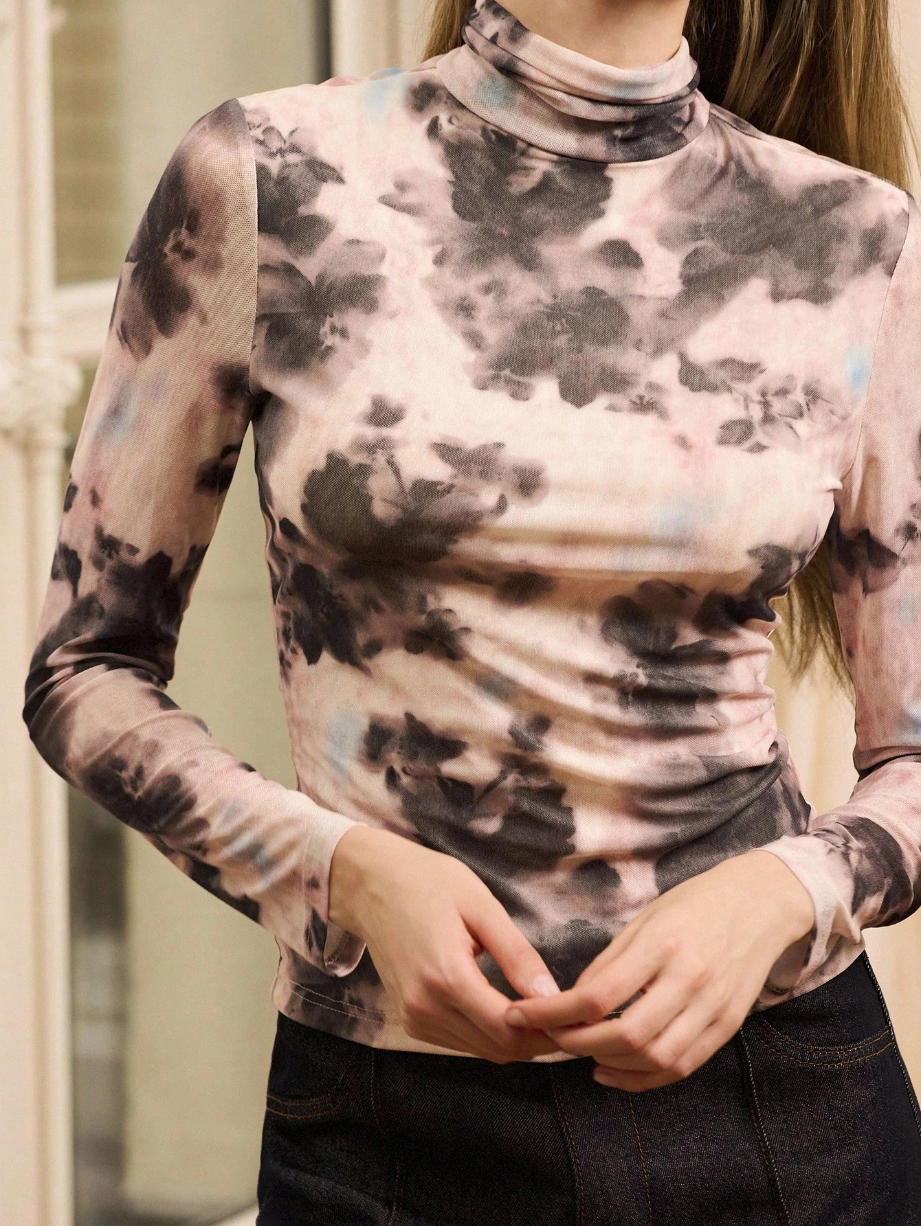 Maglietta a maniche lunghe aderente con collo alto stampata, abbigliamento autunnale da donna