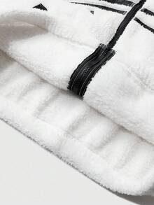 Manfinity Homme 1pc Men's Jacket Outerwear, White Fleece Jacket With Star Pattern, High Tolerance, Full Sleeve And Front Zipper From Collar To Waist. The Zipper Is Black, Contrasting With The White Jacket. Popular On INS, Casual Wear, Mature Casual Commute Back To School Holiday, Gift For Husband Or Boyfriend, Unisex Couple Matching Zip Up Jacket Graphic Jacket Y2k Shark Jacket Men Street Wear Zip Up Jacket Graphic, Fall/Winter