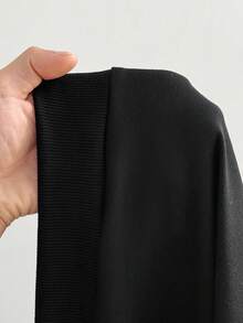 SHEIN CURVE+ 大码时尚暗黑朋克风铆钉装饰连帽长袖大码卫衣外套 - 黑色 - 查看 8