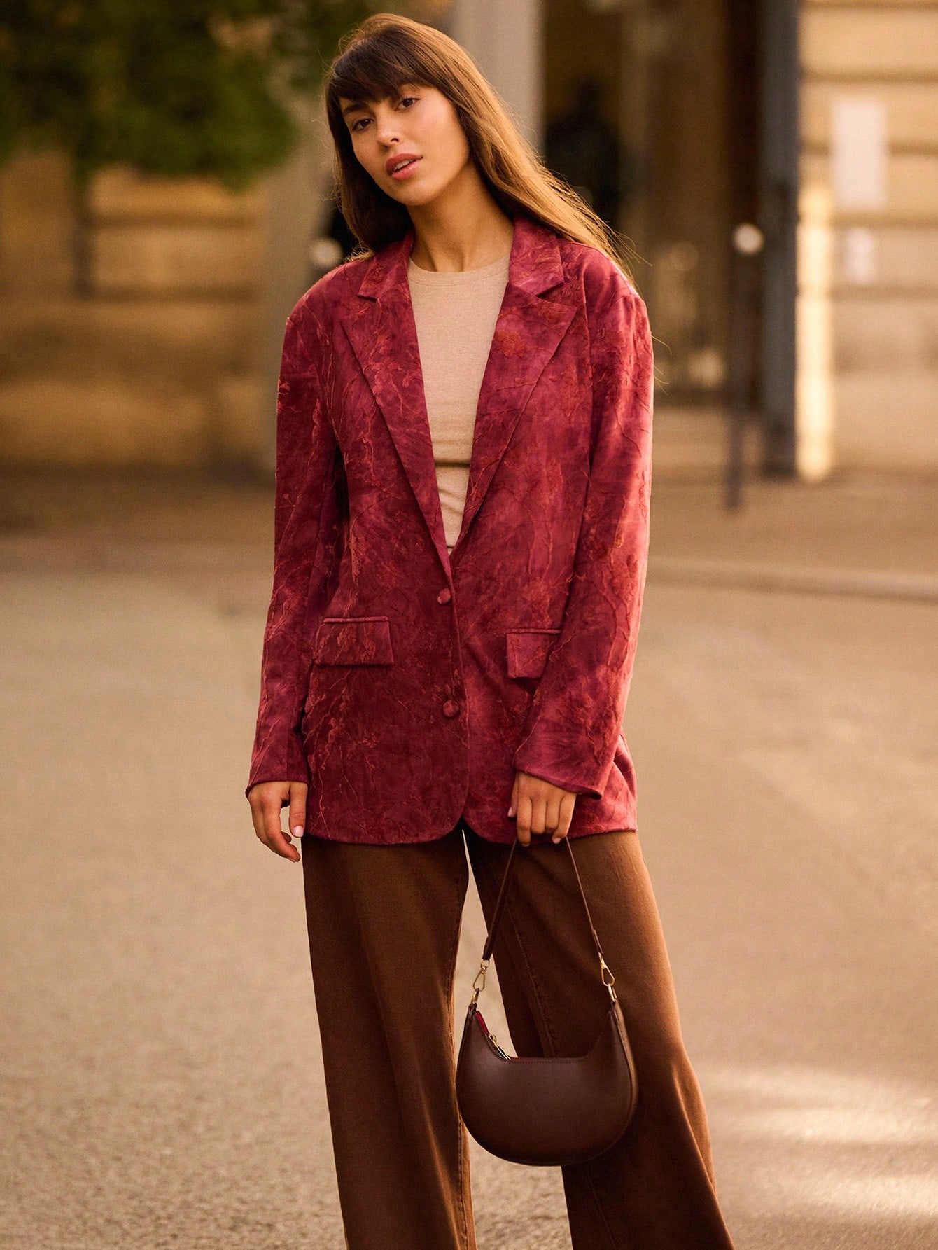 オーバーサイズ テクスチャード バーガンディ フローラル ブレザー 前ポケット付き 秋冬レディースファッション