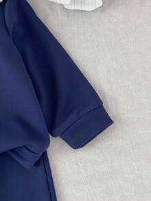 SHEIN 3 件套女婴幼儿新生儿 0-3 岁秋冬时尚百搭服装套装：可拆卸披肩 + 长袖圆领运动衫 + 裤子 - 藏蓝色 - 查看 5