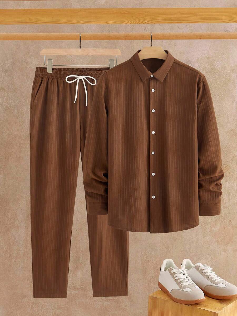 Manfinity VCAY 男士休闲衬衫和裤子套装，适合日常穿着、舒适服装、秋季服装 - 棕色 - 查看 1