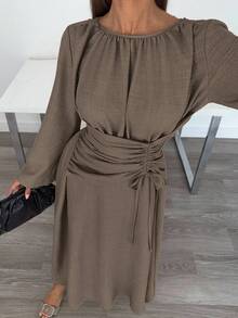 Siren Gaze Damklänning med båtringning och utsvängd ärm, rynkad midja, enfärgad långklänning i enfärgad färg - Kaffebrun - Visa 5