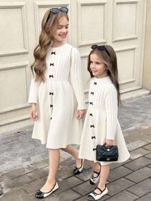 SHEIN Serisse Kids Tween Girls Elegant Round Neck Waist Fitted Knit Midi Dress With Contrast Front Bow For Winter, Knitted Dress Solid White Long Sleeve Knit Dress, Classic Elegant Round Neck Waist Fitted Knit Midi Dress. White Winter Dress, Autumn Winter White Knitted Dress, White Long Sleeve Dress Fall Tween Modest Dress Mom And Daughter Matching Dress Girls Spring Autumn French Style Dress Mommy And Me Dress