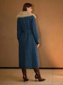 MOTF PREMIUM 撞色毛领系腰带牛仔冬装大衣 - 藍色 - 查看 2
