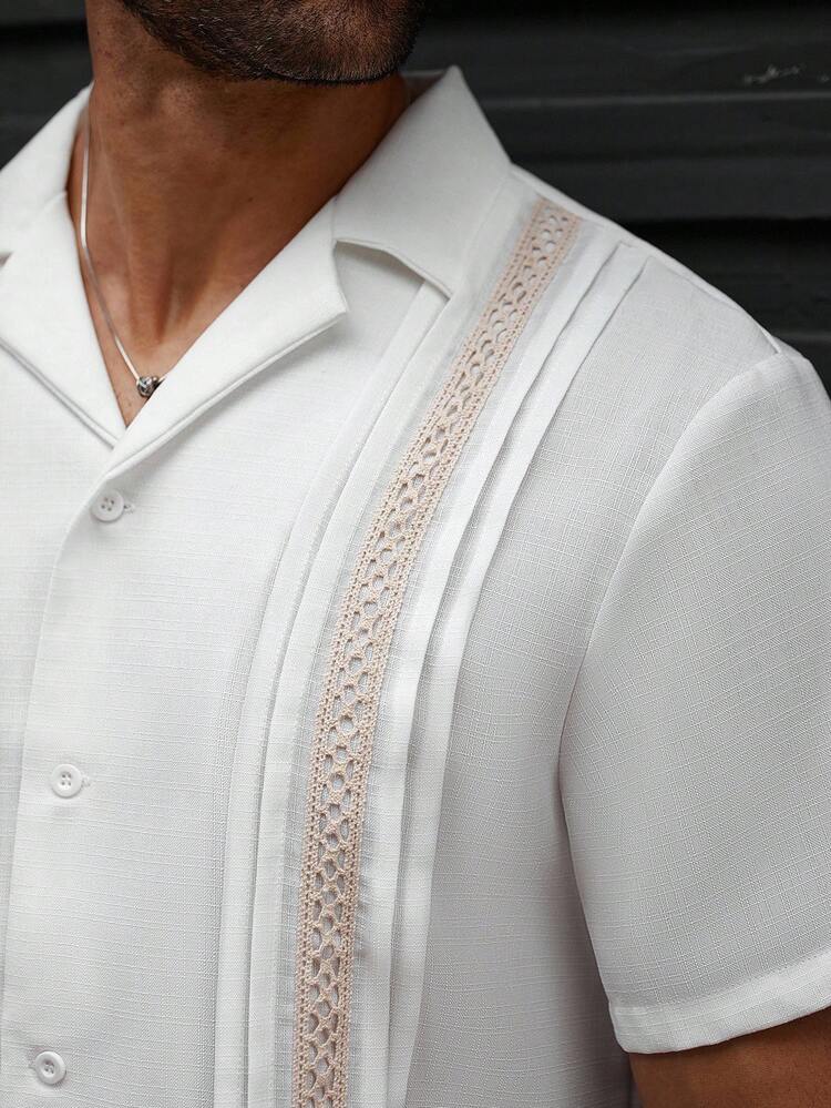 Manfinity Homme Camisa de manga corta con parches tejidos para hombres de talla grande, camisa casual versátil de estilo de una sola hilera con doble pliegue simétrico para vacaciones, oficina, fiesta o cena, mejor regalo para novio o esposo - Blanco - Añade 4