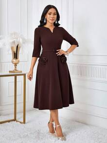 SHEIN Lady 女士优雅纯色缺口领中长连衣裙，带花卉装饰和带扣腰带，适合春秋季节 - 棕色 - 查看 4