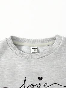 SHEIN 2 件套 Tween Girls 保暖内衬字母和心形图案超大运动衫和阔腿运动裤套装，浅灰色 - 淺灰色 - 查看 3