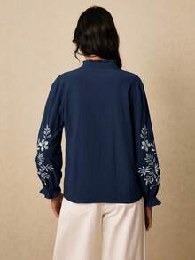 Poéselle 女士花卉刺绣前襟纽扣翻领长袖衬衫 - 藏蓝色 - 查看 9