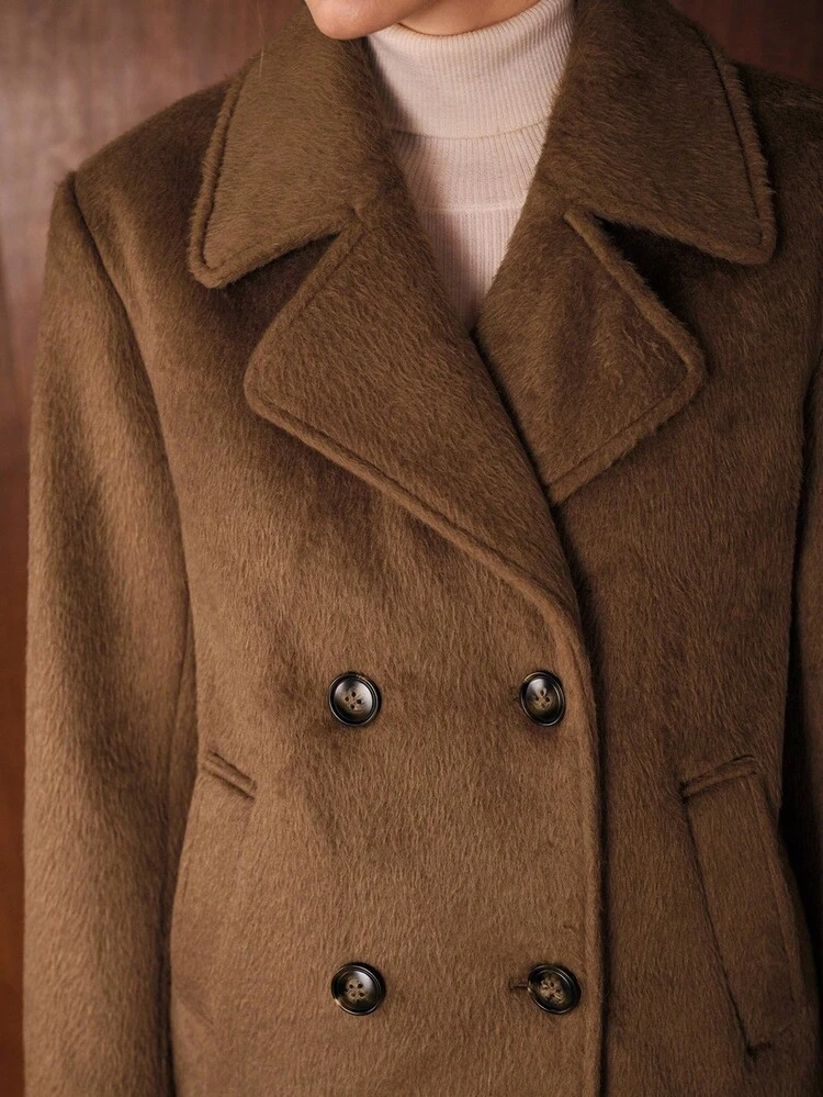 ABRIGO DE LANA CON CUELLO DE SOLAPA, OTOÑO/INVIERNO