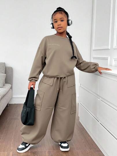 Sudadera con capucha holgada y casual versátil con estampado reflectante y pantalón de chándal de ajuste relajado con dobladillo deshilachado y bolsillos para niña preadolescente