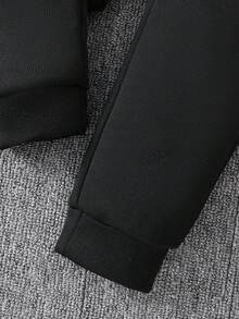 2件組男孩街頭風連帽衛衣與長褲套裝，圖案印花休閒長袖衛衣與長褲，秋冬款 - 黑色 - 查看 3